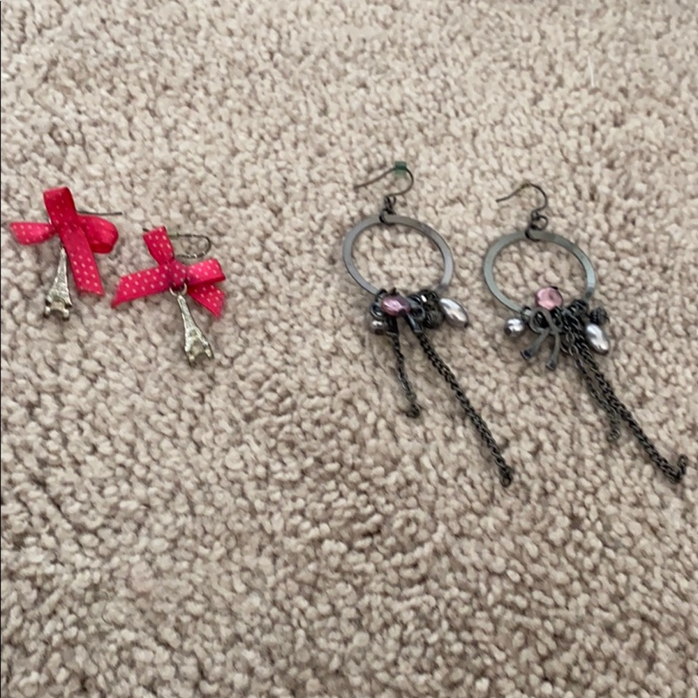 2 pairs of cute earrings